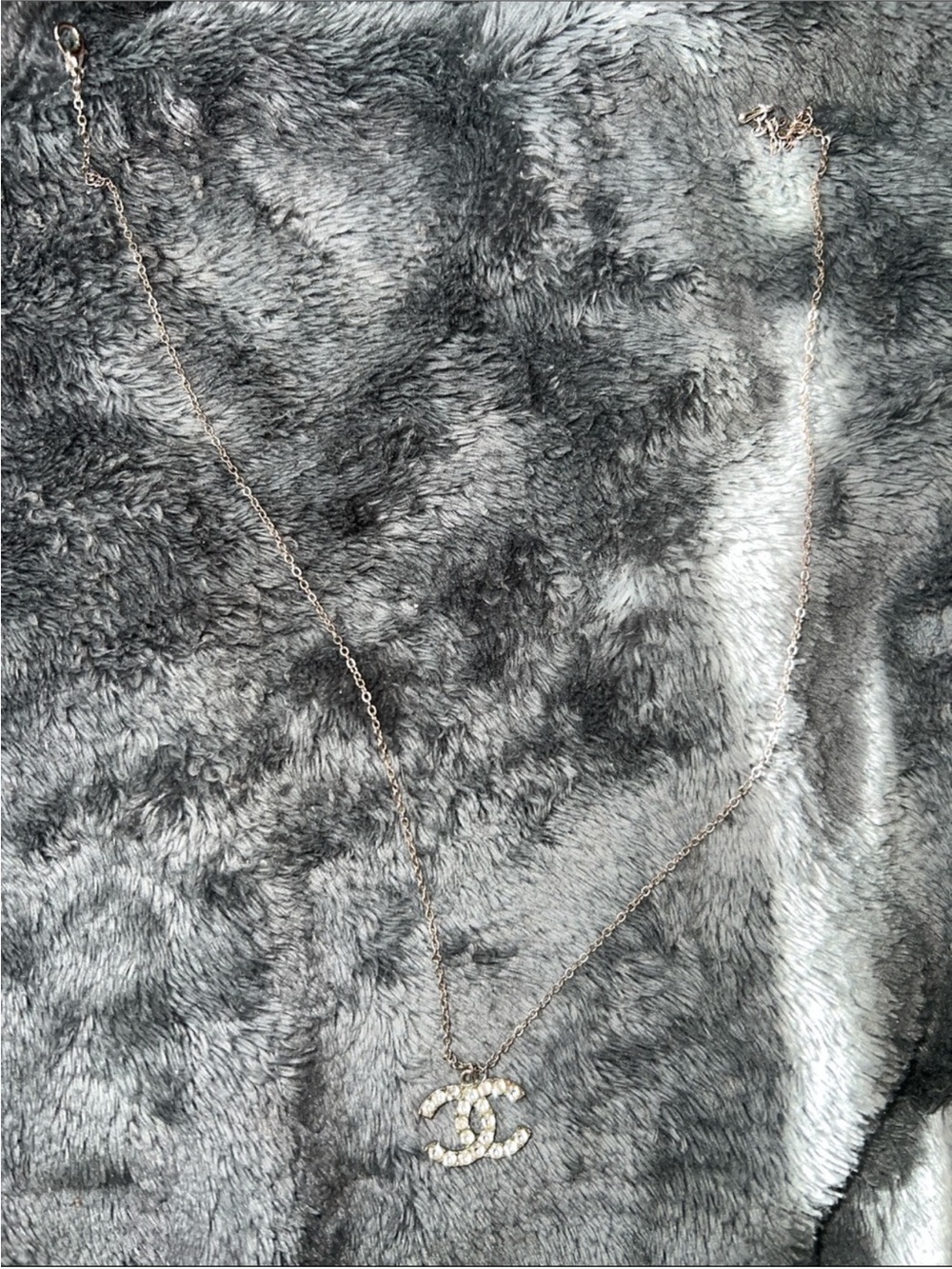Silver rhinestone necklace